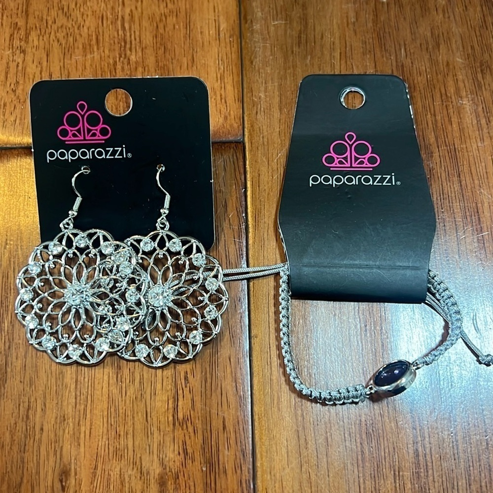 A lot of two pieces of paparazzi jewelry silver